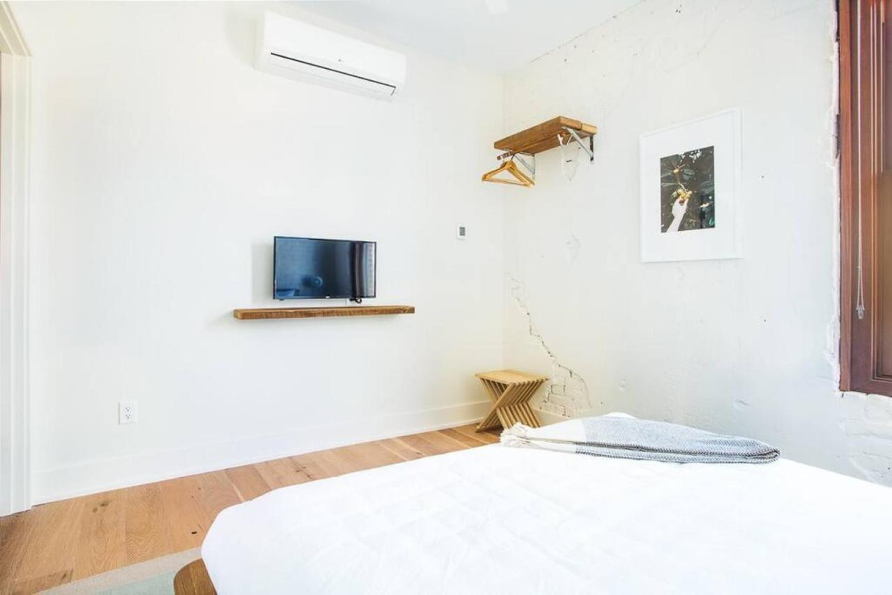 Roomy Hip 2br In Holiday home