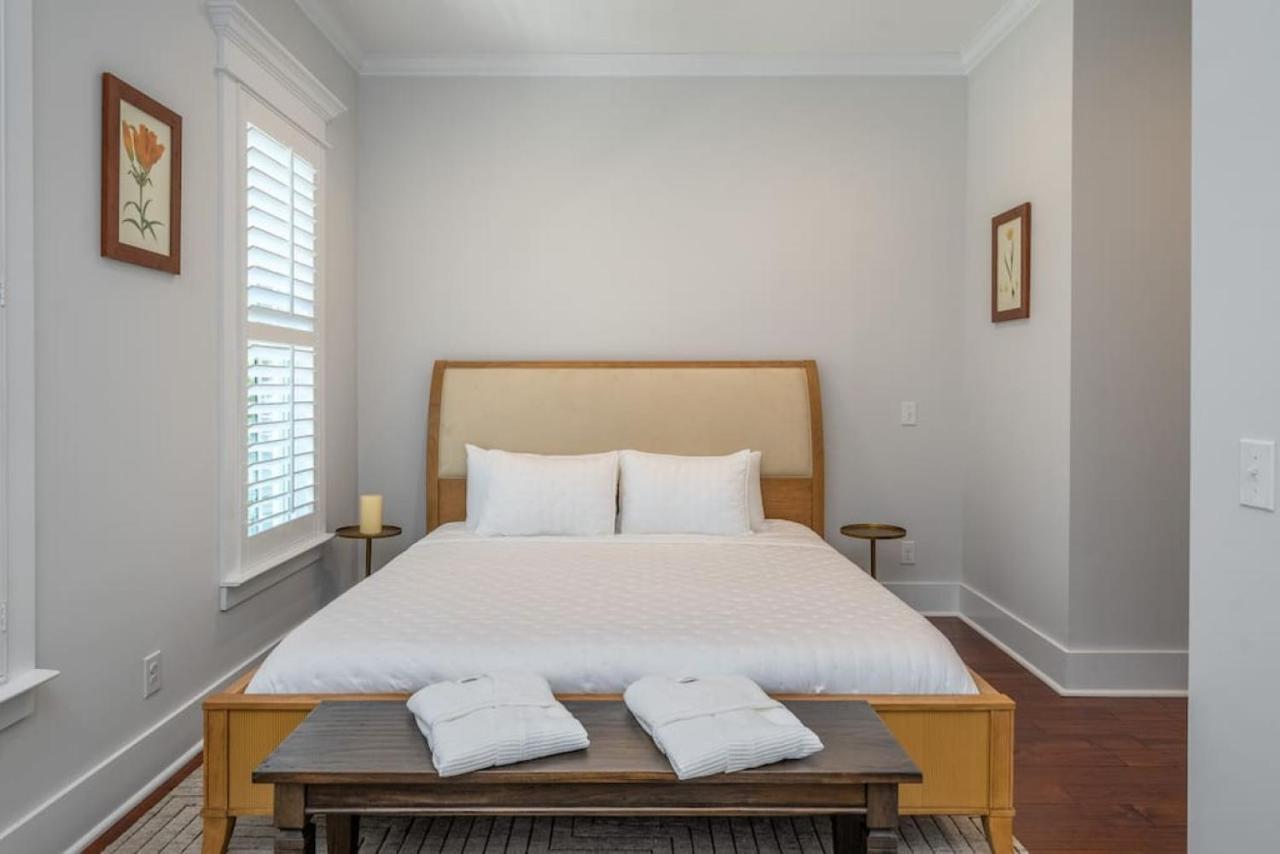 5 Bed Rose Estate With Parking Savannah