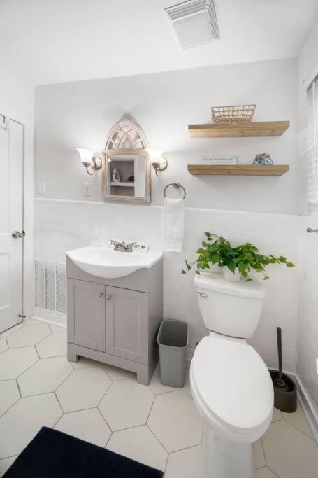 Holiday home Rare Hidden Gem - Minutes From Downtown & Forsyth!