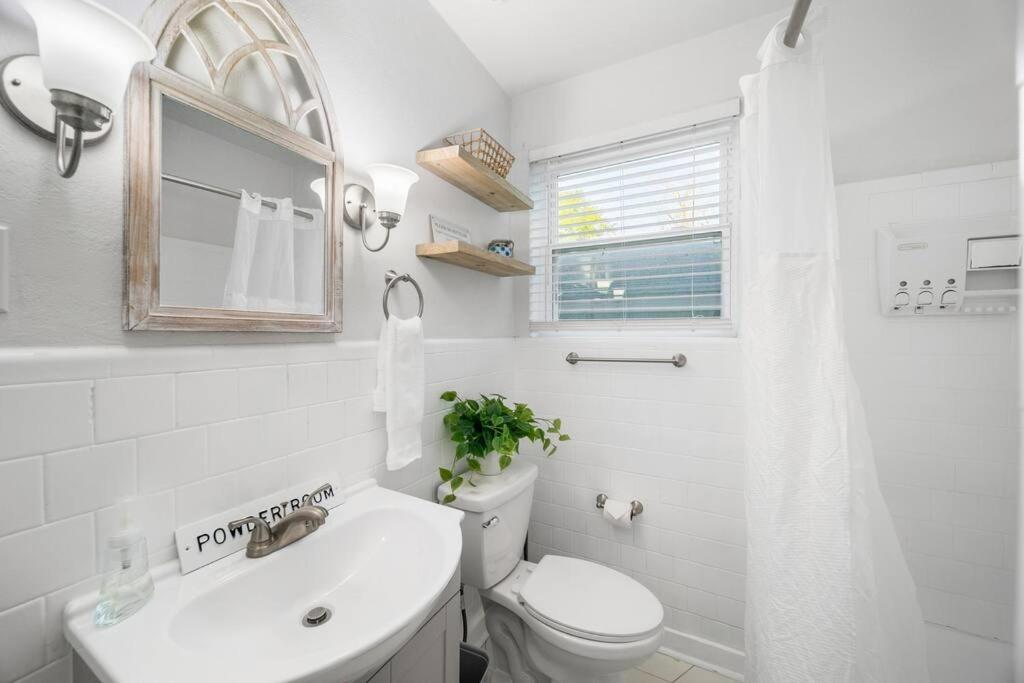 Rare Hidden Gem - Minutes From Downtown & Forsyth! Savannah