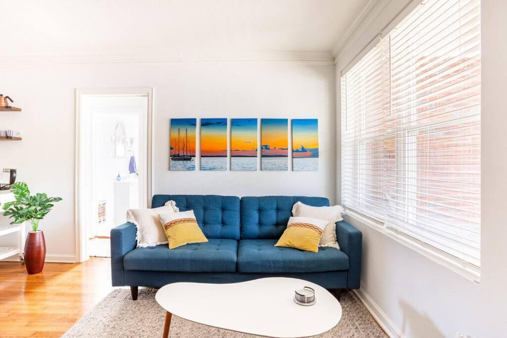 Rare Hidden Gem - Minutes From Downtown & Forsyth! Holiday home