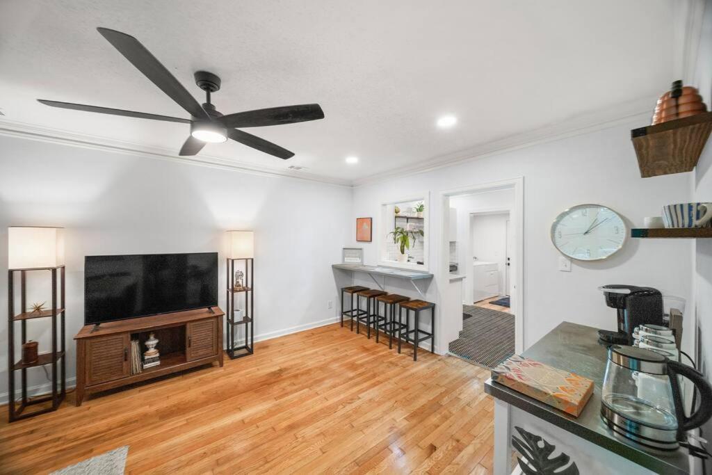 Holiday home Rare Hidden Gem - Minutes From Downtown & Forsyth! *