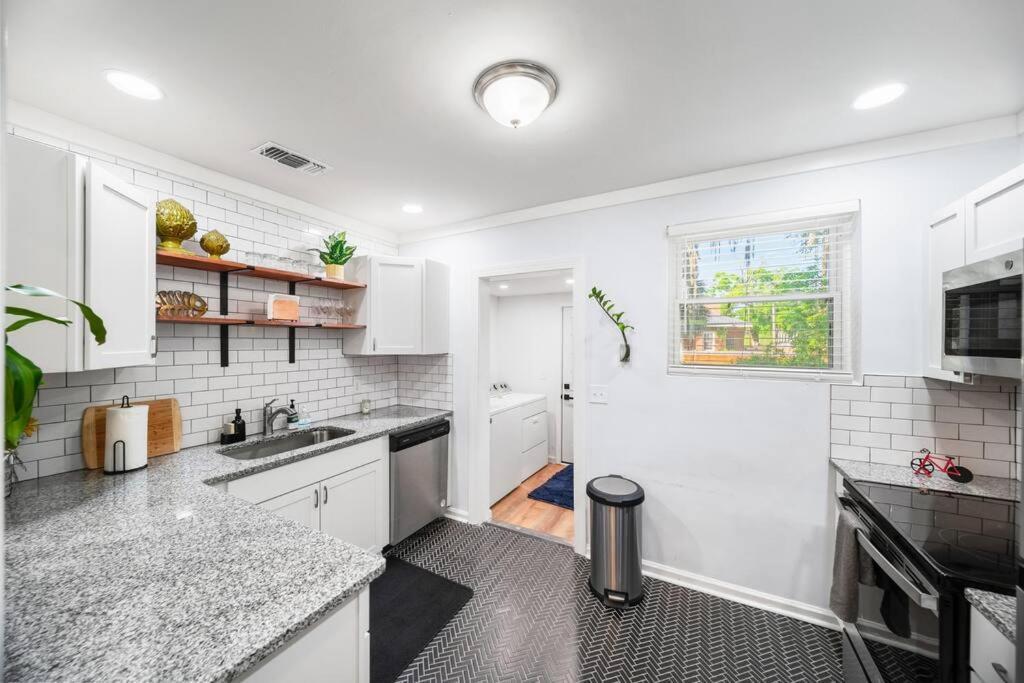 Rare Hidden Gem - Minutes From Downtown & Forsyth!