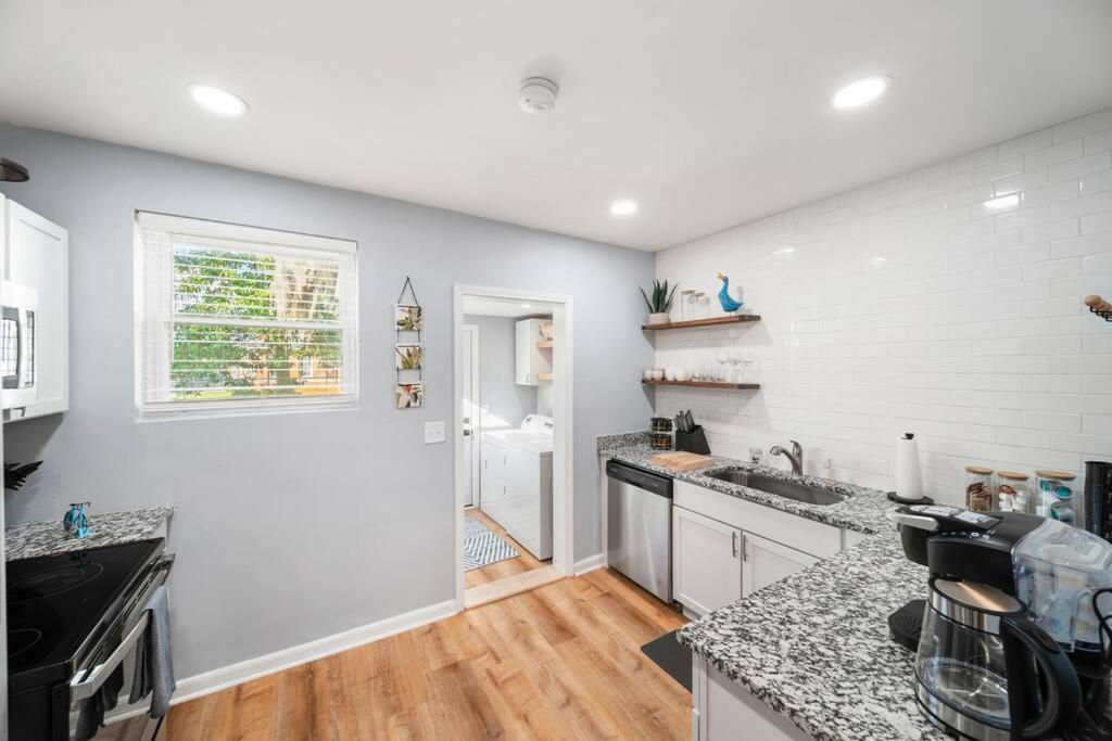 Stylish Urban Nest, Close To Parks And Restaurants Holiday home Savannah