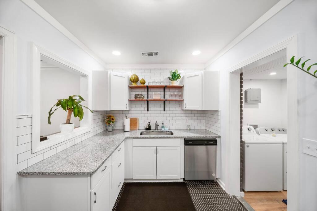Rare Hidden Gem - Minutes From Downtown & Forsyth! Savannah