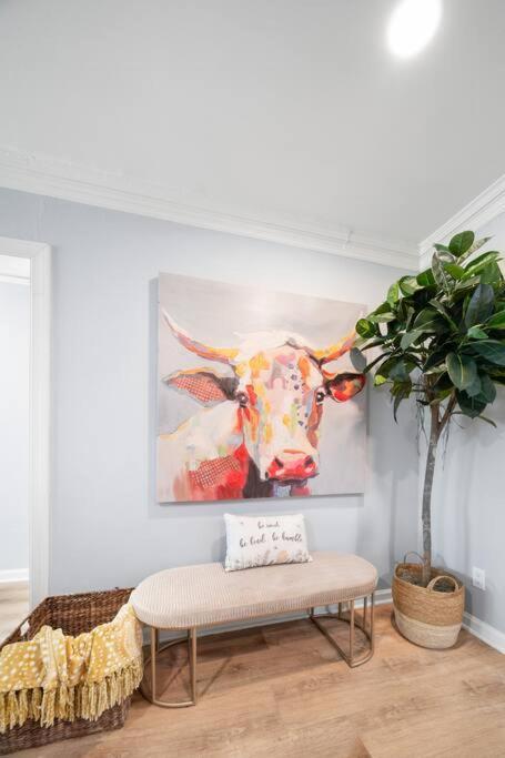 Stylish Urban Nest, Close To Parks And Restaurants Holiday home *