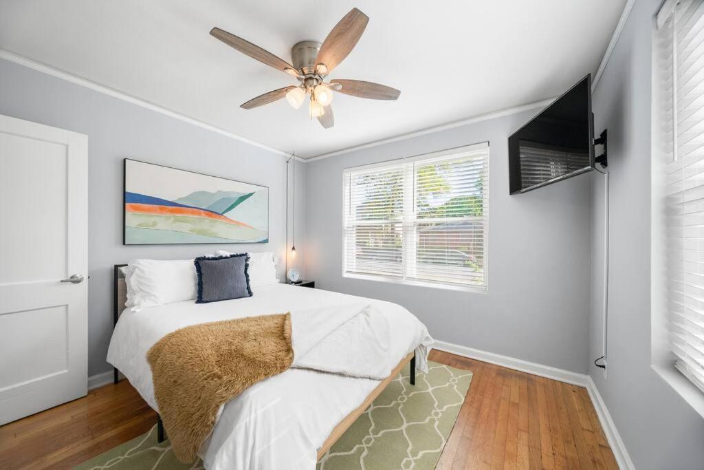Stylish Urban Nest, Close To Parks And Restaurants Holiday home *