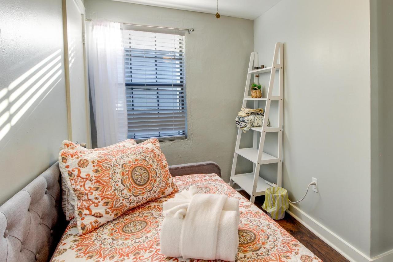With Yard About 3 Mi To Downtown! * Savannah