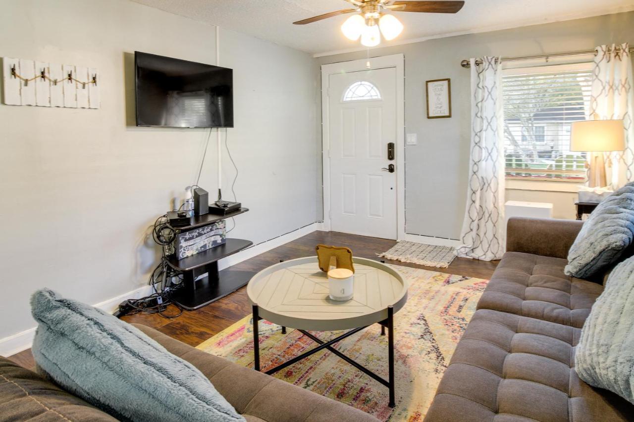 With Yard About 3 Mi To Downtown! Holiday home Savannah