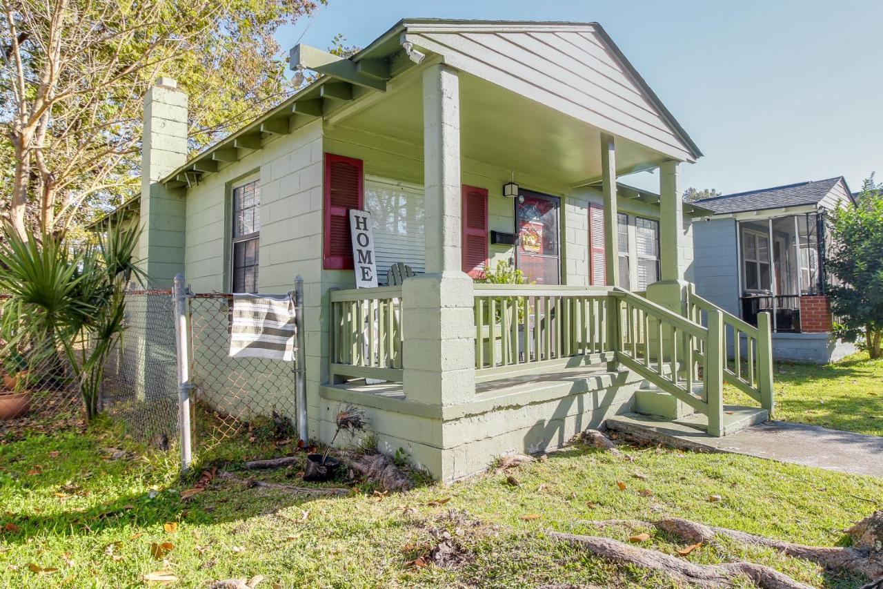 With Yard About 3 Mi To Downtown! Holiday home Savannah