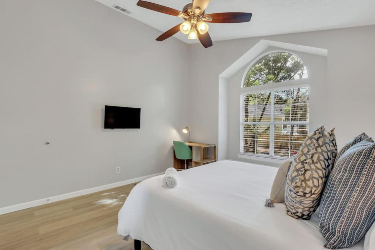 Paradise On The Islands * Savannah