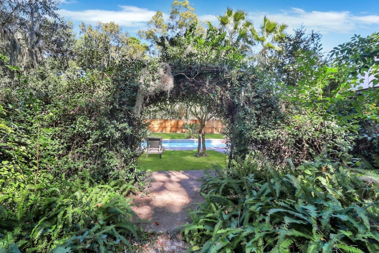 Luxury Retreat Heated Pool And Pet Friendly Holiday home Savannah
