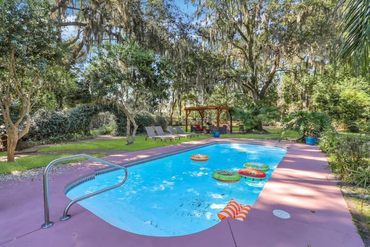 Holiday home Luxury Retreat Heated Pool And Pet Friendly *