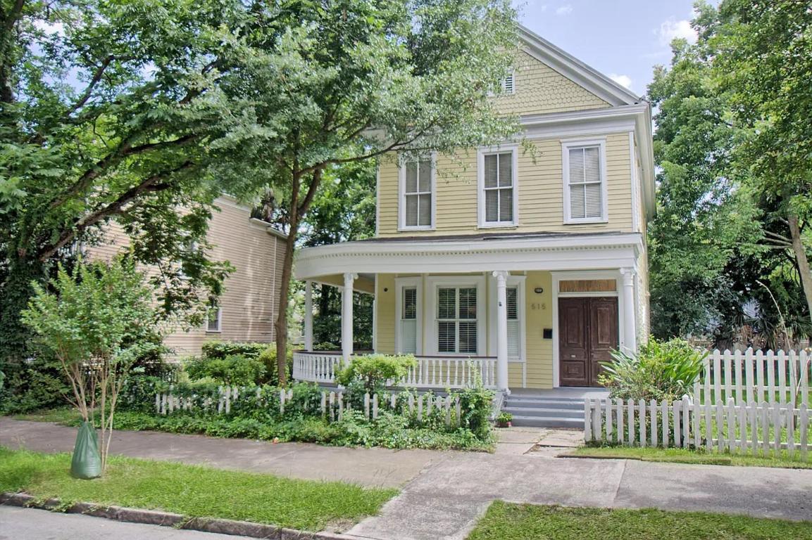 Holiday home Victorian Getaway Close To Forsyth Park Pets