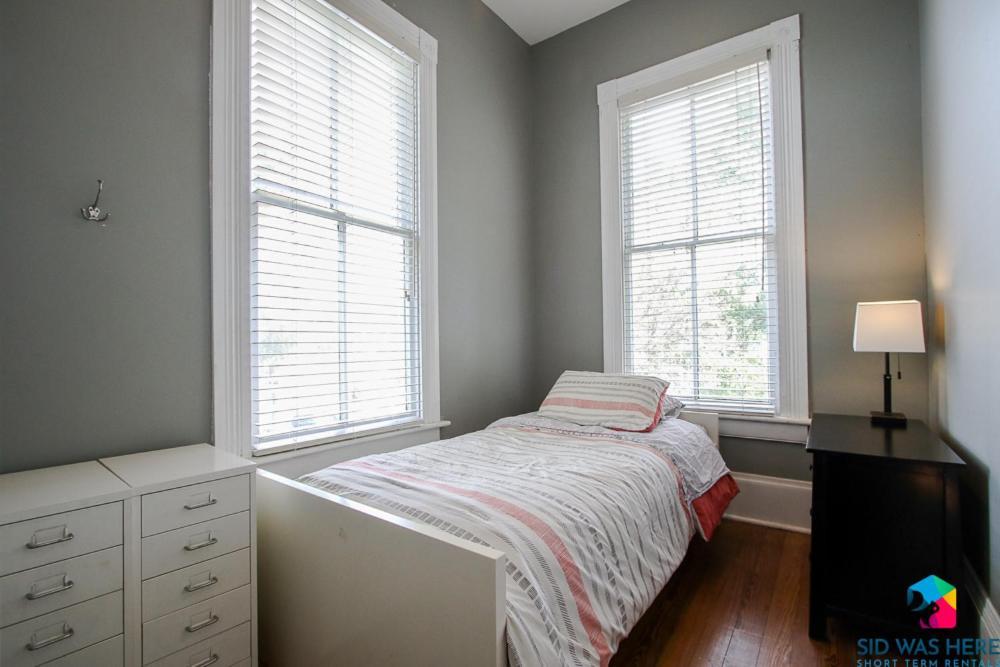 Victorian Getaway Close To Forsyth Park Pets