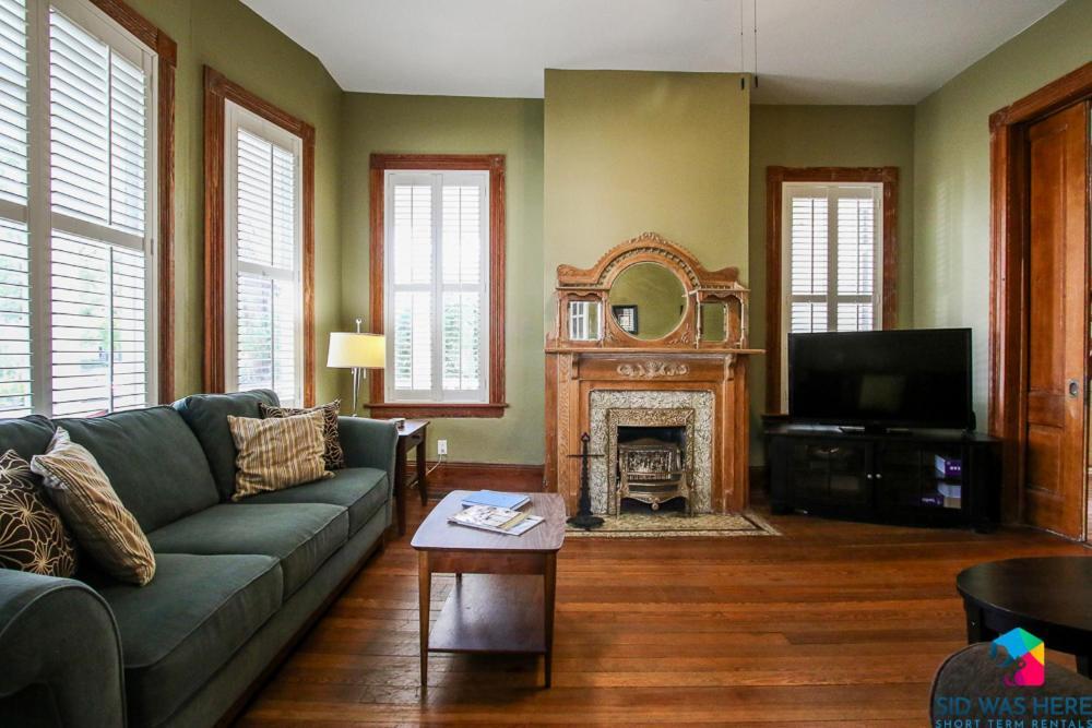 Victorian Getaway Close To Forsyth Park Pets Holiday home