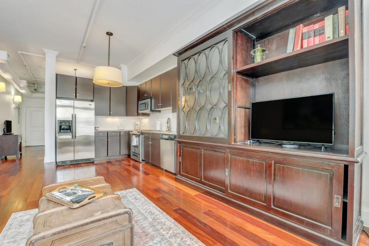 Knockout Loft- Near Plant Riverside Apartment *