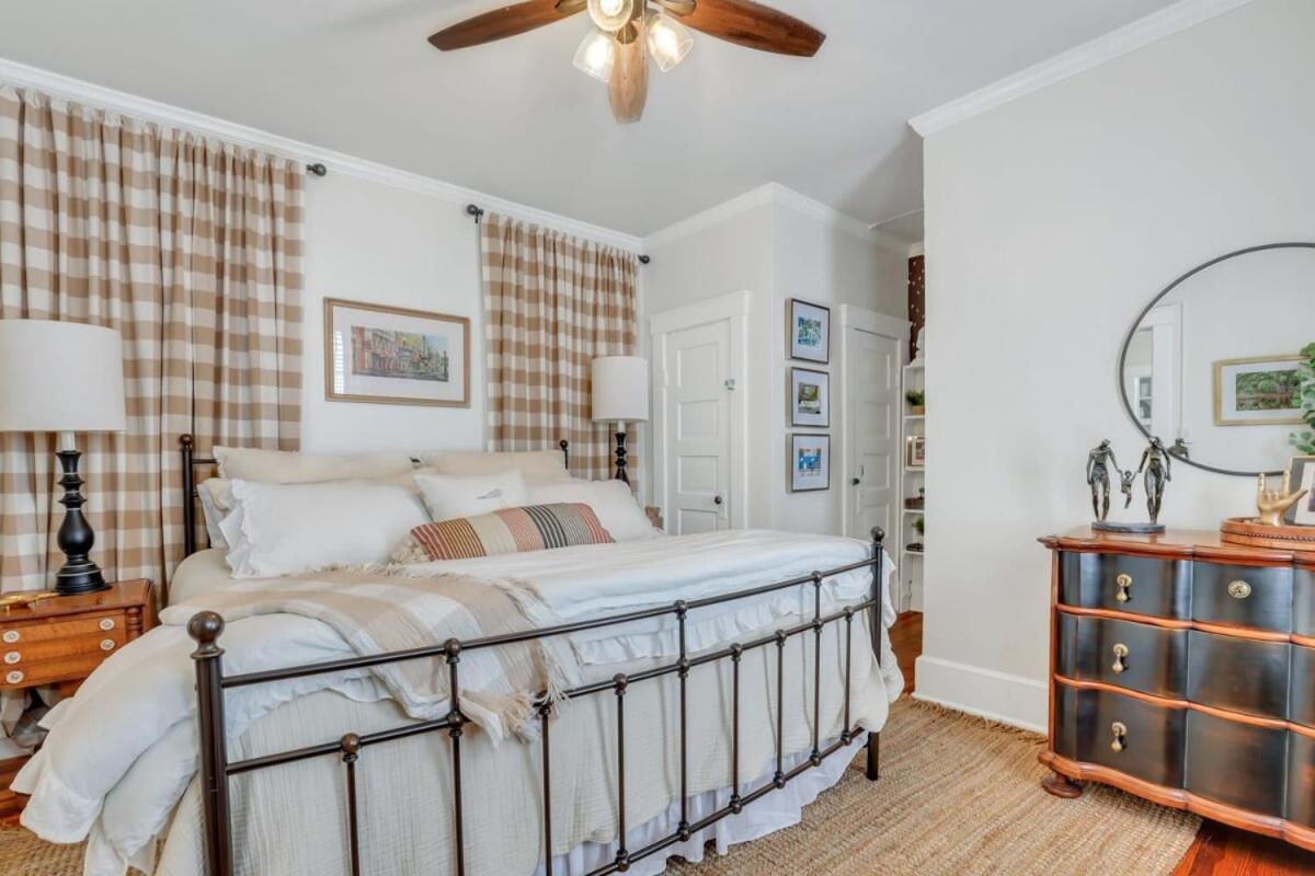 Southern Belle On Oglethorpe Square Holiday home Savannah