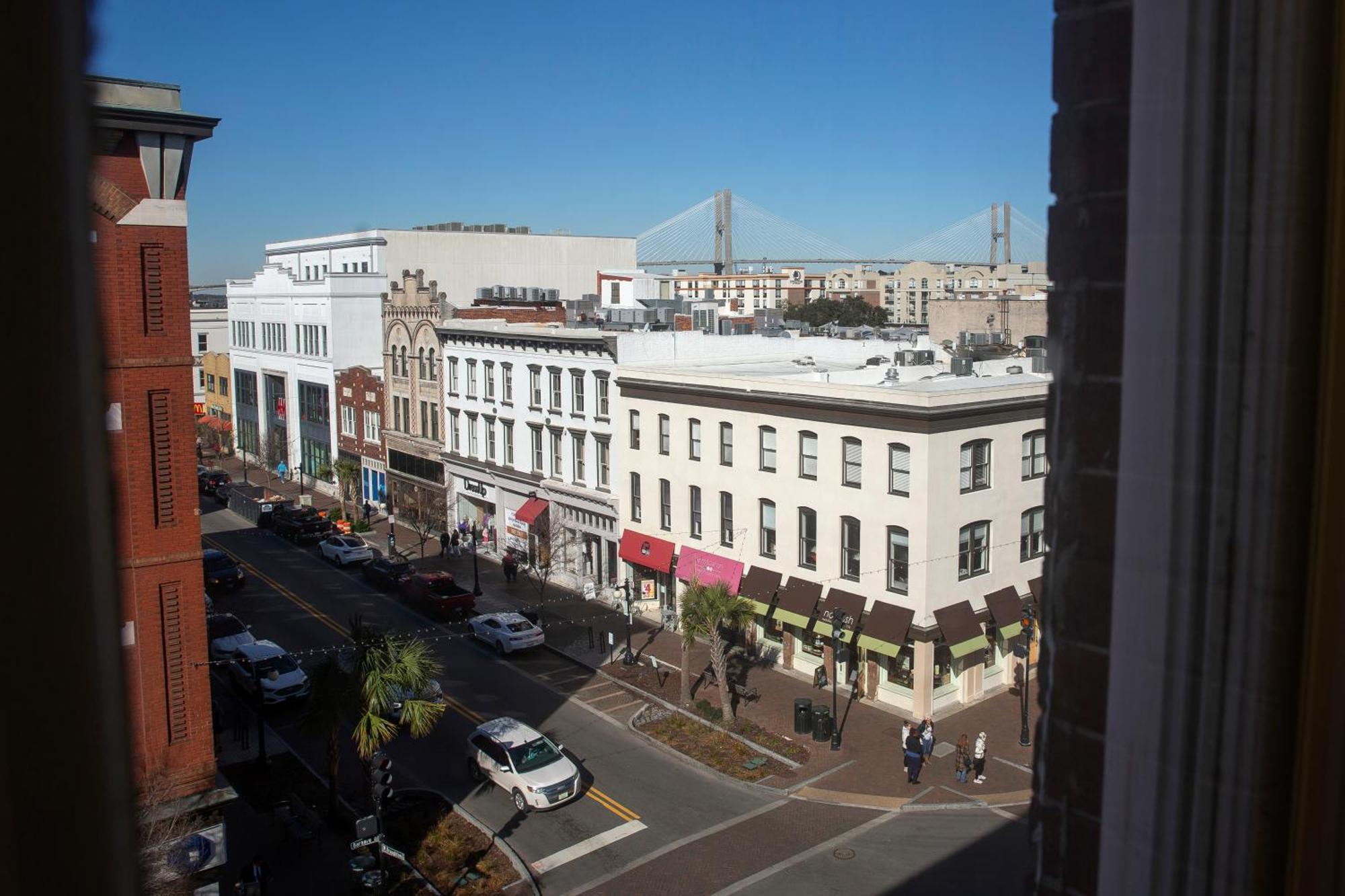 Corner View Broughton Penthouse With Free Reserved Parking *
