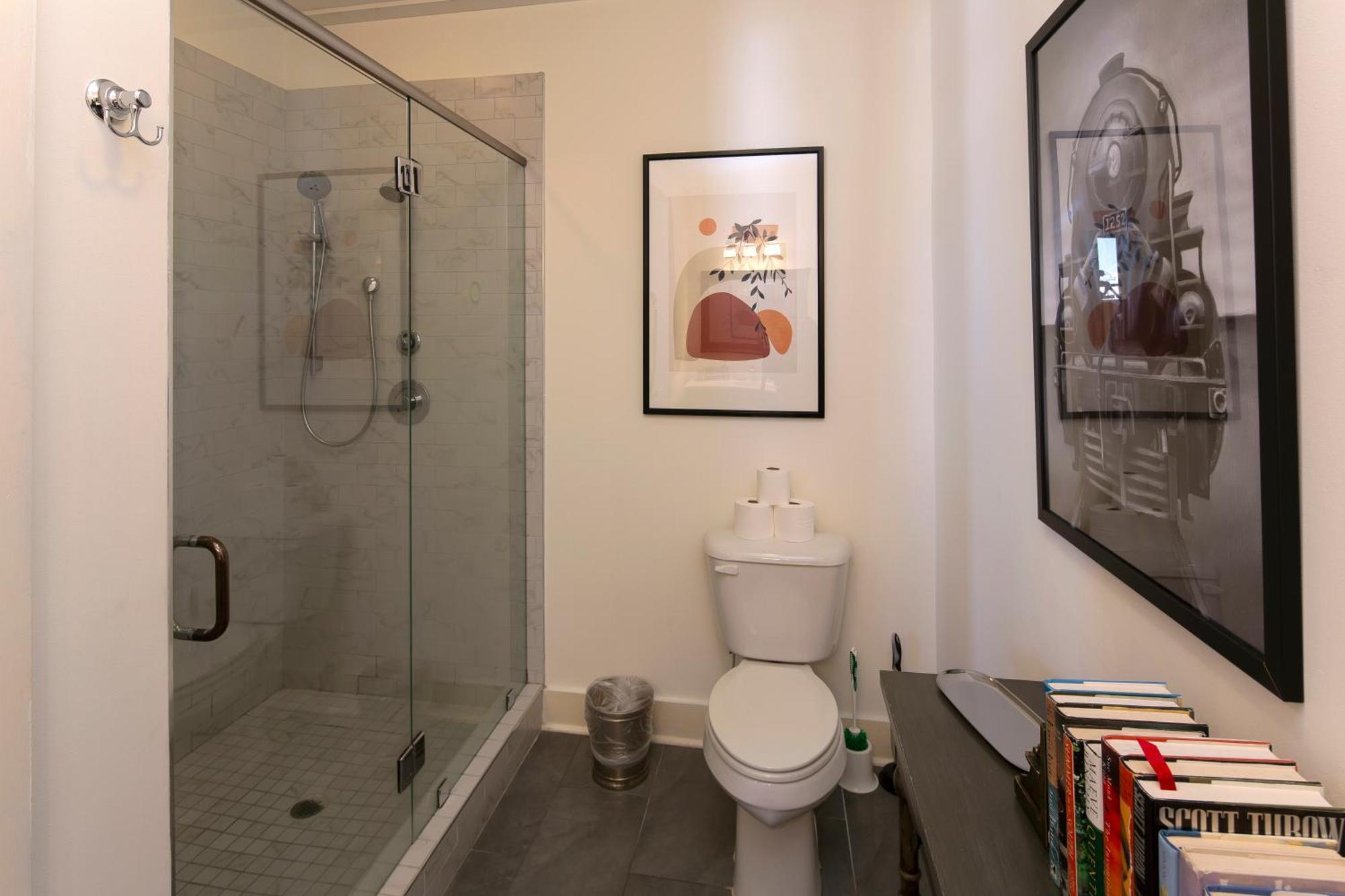 Corner View Broughton Penthouse With Free Reserved Parking Savannah