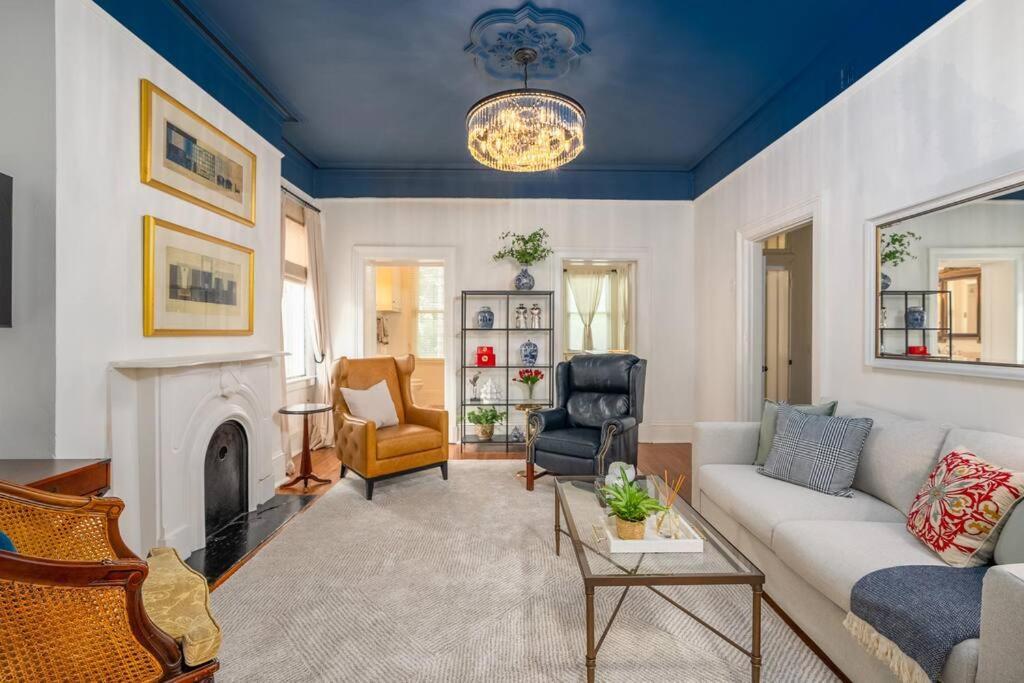 Charming Historic District Parlor Level Holiday home *