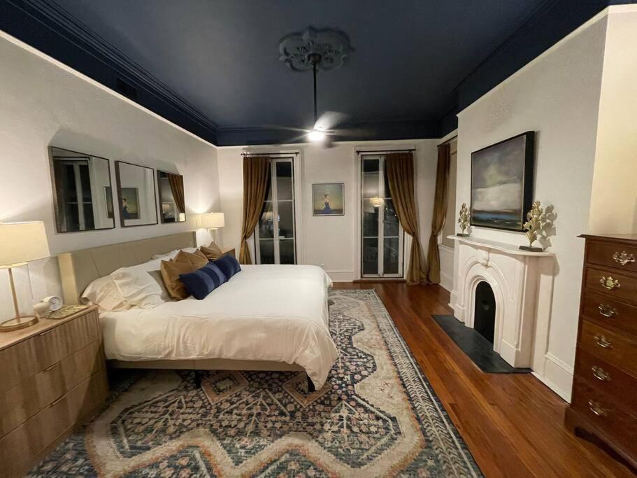Holiday home Charming Historic District Parlor Level *