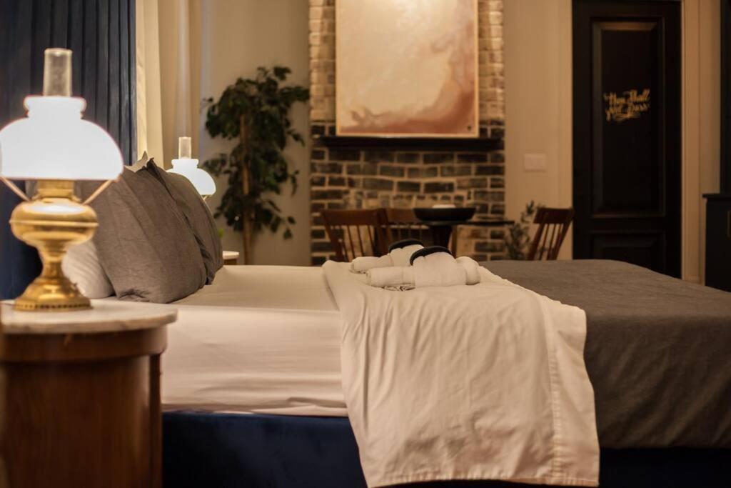 Intimate Library - Minutes To Forsyth Park Holiday home