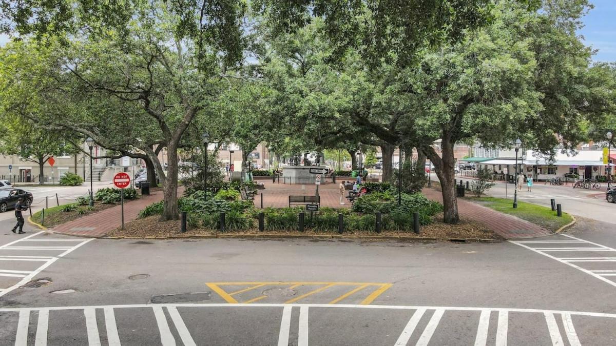 The Georgia Peach -near Plant Riverside & Downtown Savannah