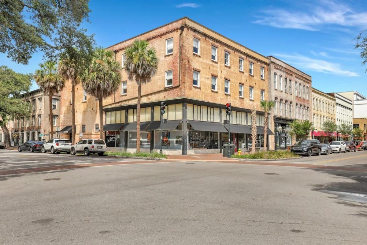 Knockout Loft- Near Plant Riverside Apartment Savannah