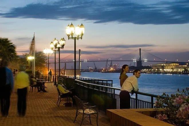 Knockout Loft- Near Plant Riverside * Savannah