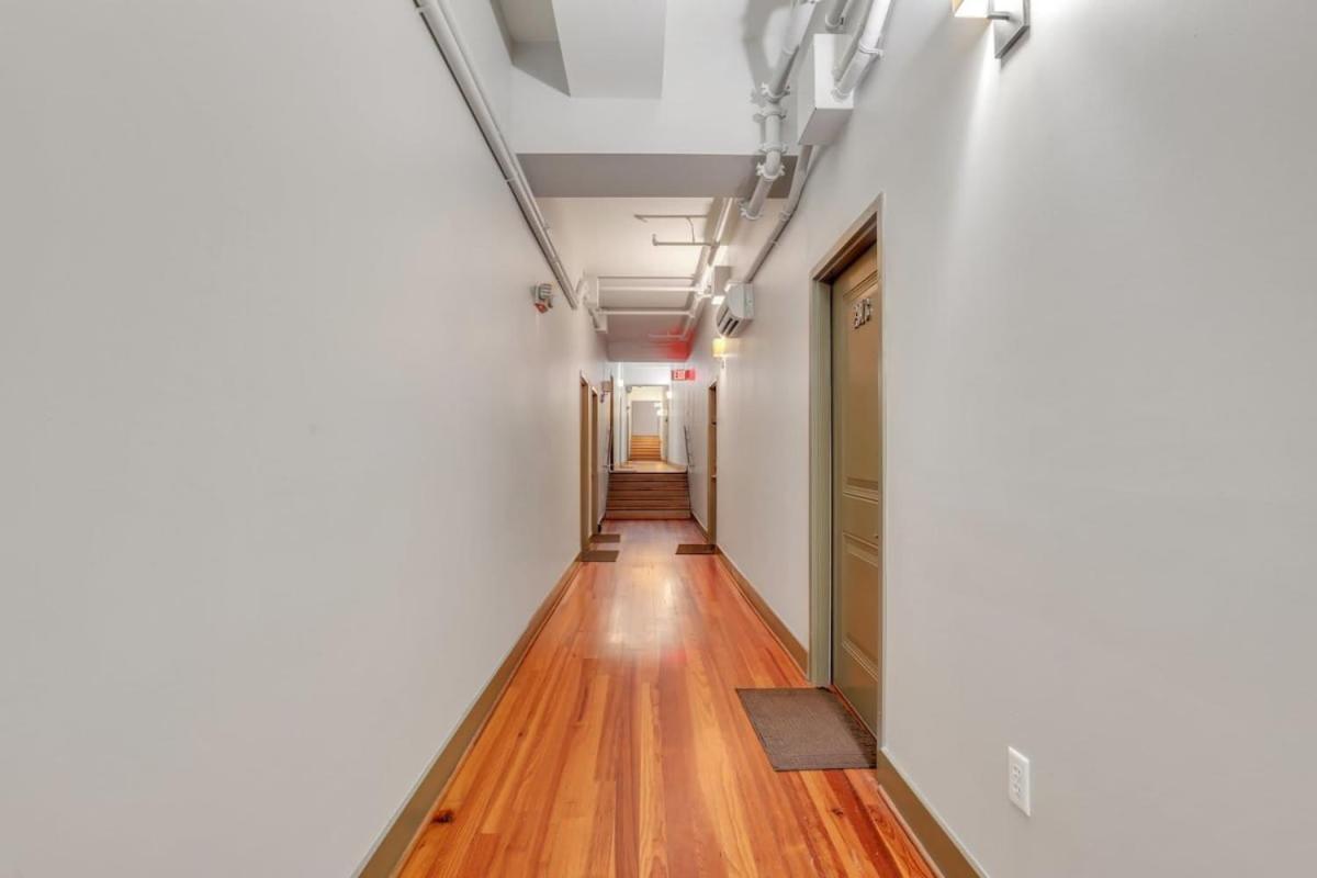 Apartment Knockout Loft- Near Plant Riverside