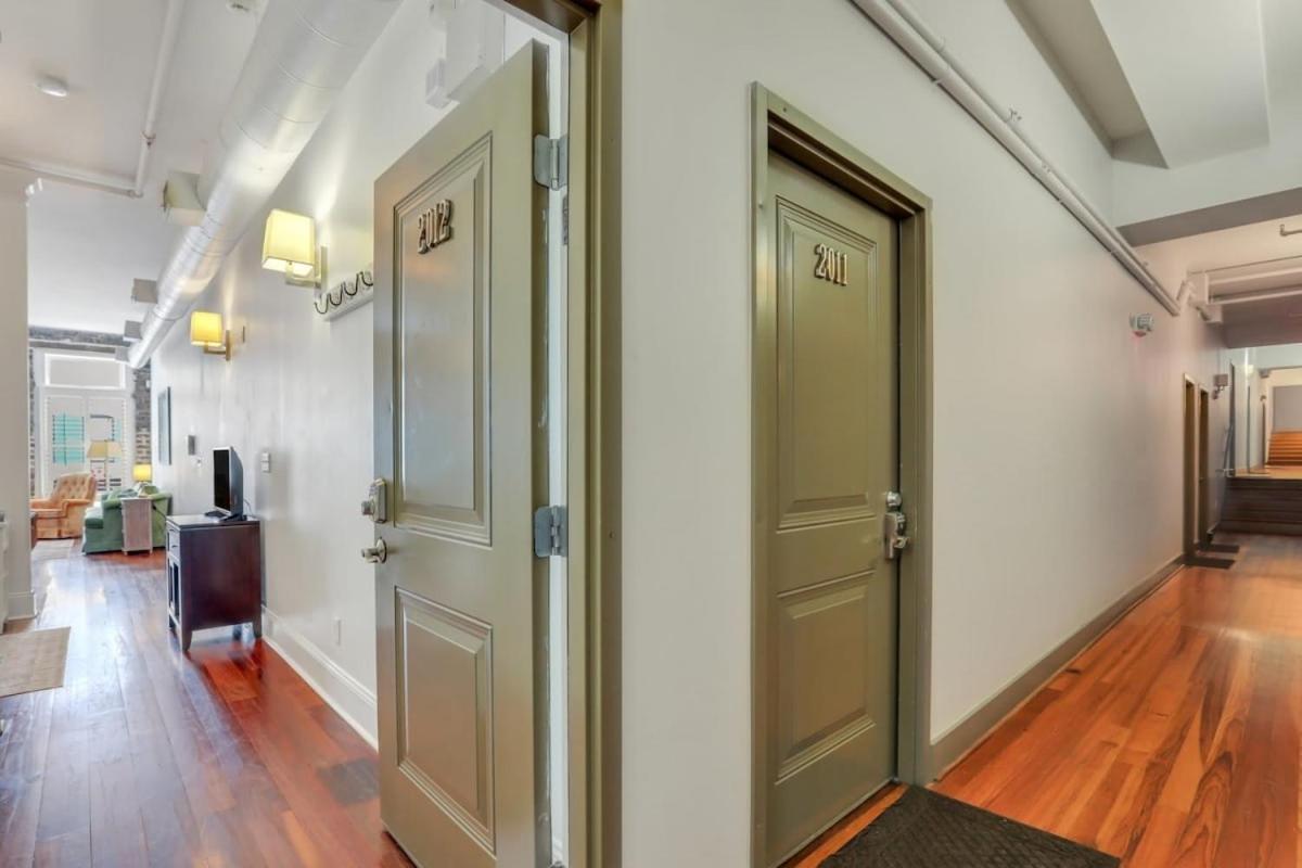 Knockout Loft- Near Plant Riverside Apartment Savannah