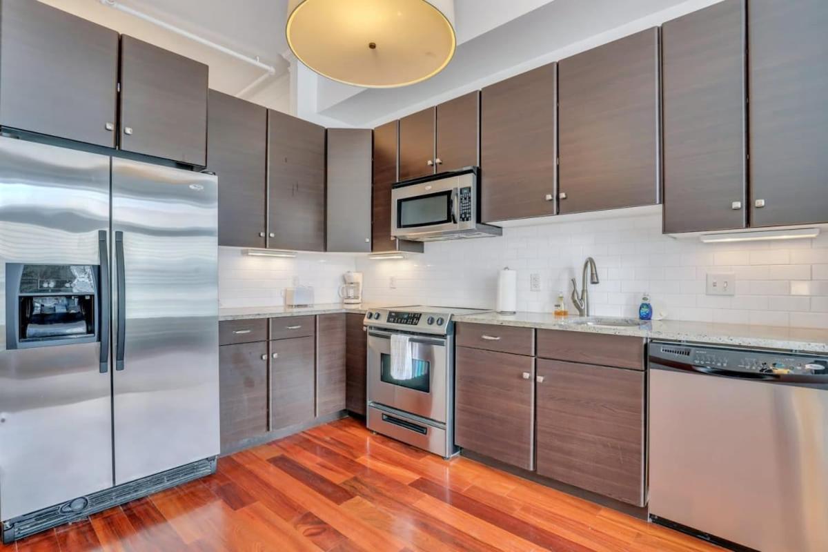 Knockout Loft- Near Plant Riverside Apartment