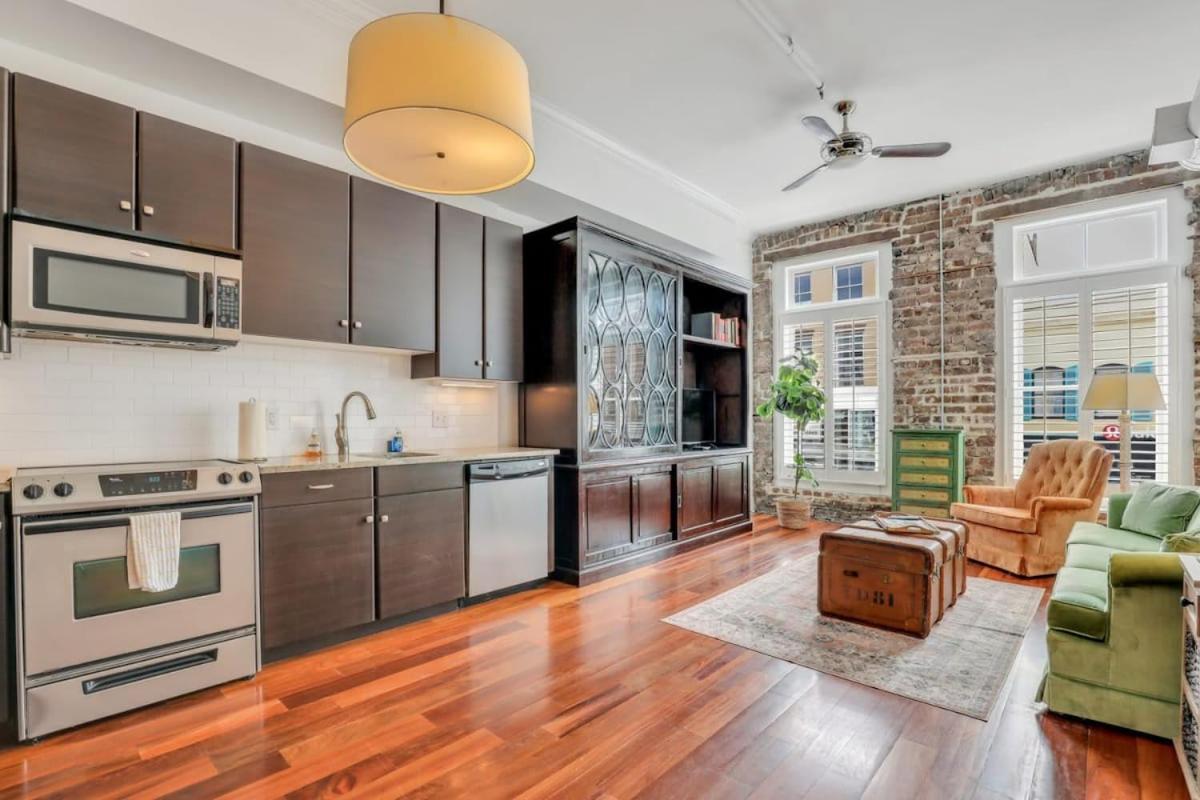 Knockout Loft- Near Plant Riverside Apartment Savannah