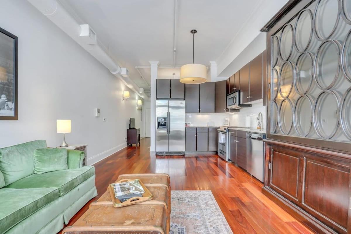 Knockout Loft- Near Plant Riverside Apartment *