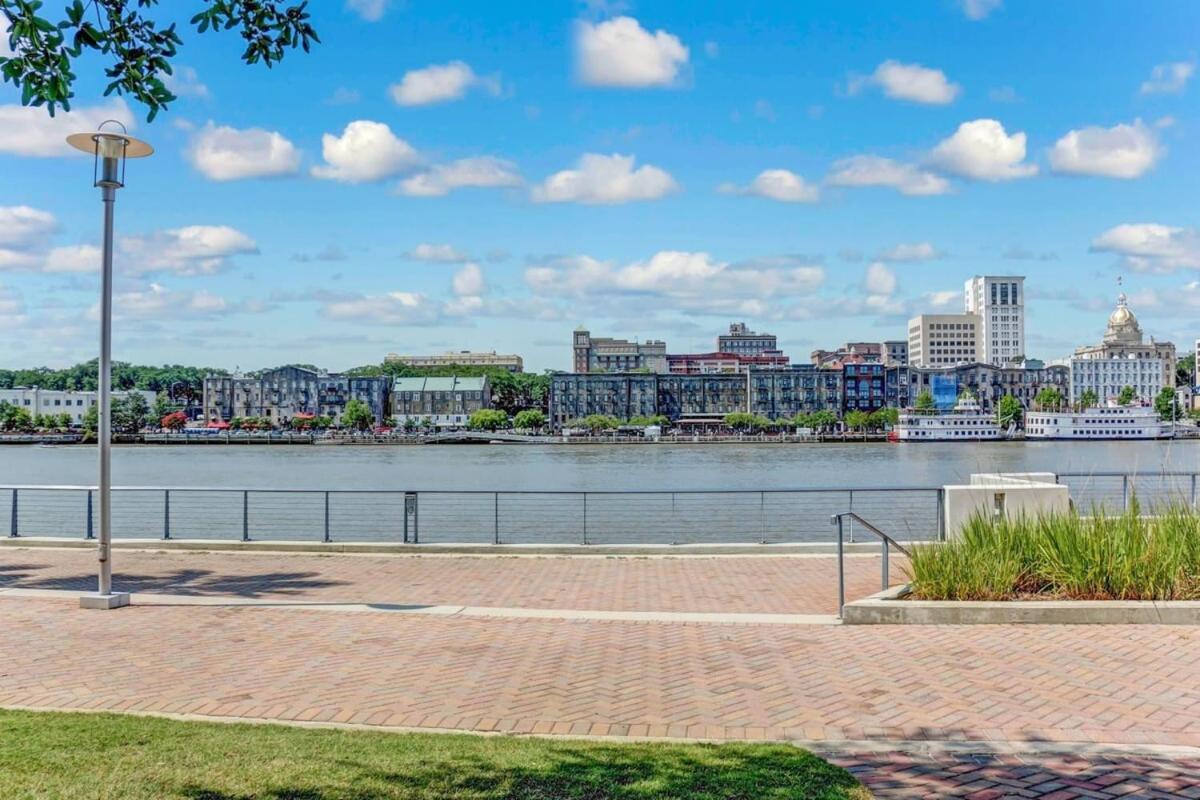 West End Loft - Downtown 5 Min Walk To River St Apartment *