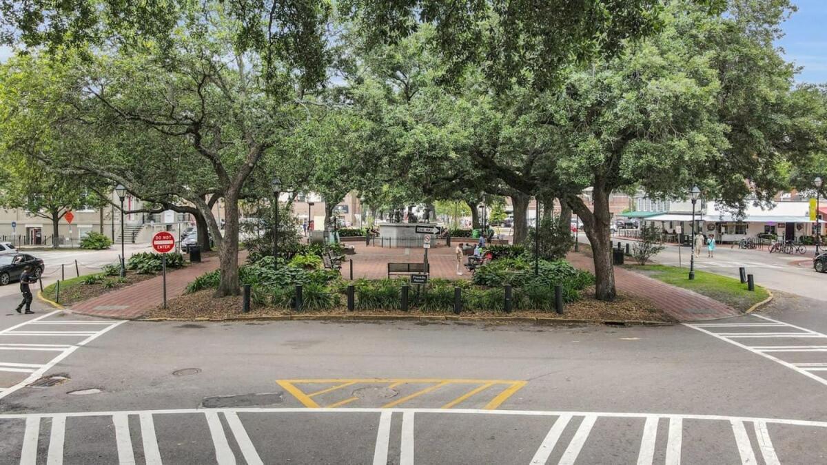 Old Towne Loft On Broughton -steps To Market Savannah