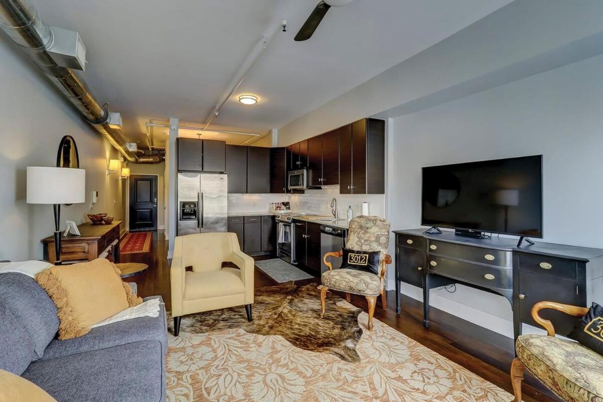 Old Towne Loft On Broughton -steps To Market Apartment *