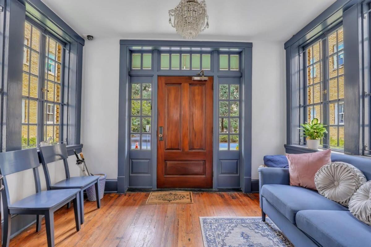 Southern Belle On Oglethorpe Square * Savannah