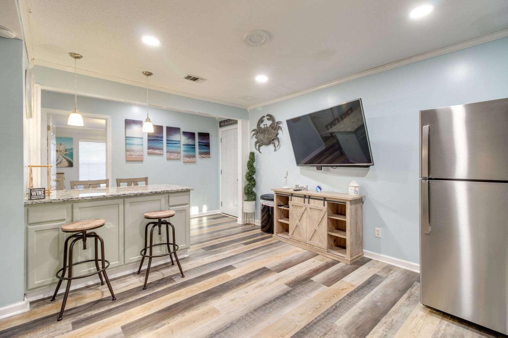 Inviting Vacation With Game Room! Apartment
