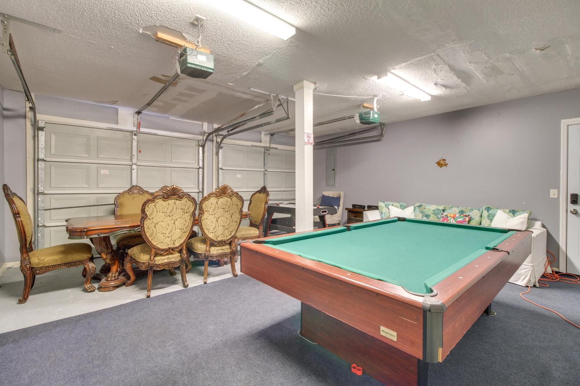 Apartment Inviting Vacation With Game Room!