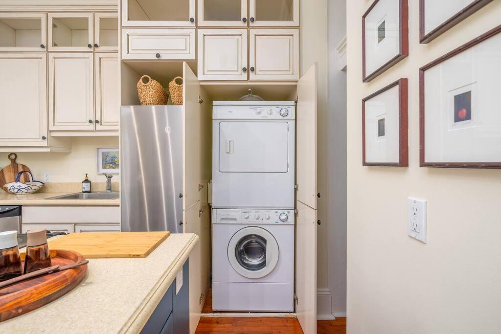 Charming Historic District Parlor Level Holiday home