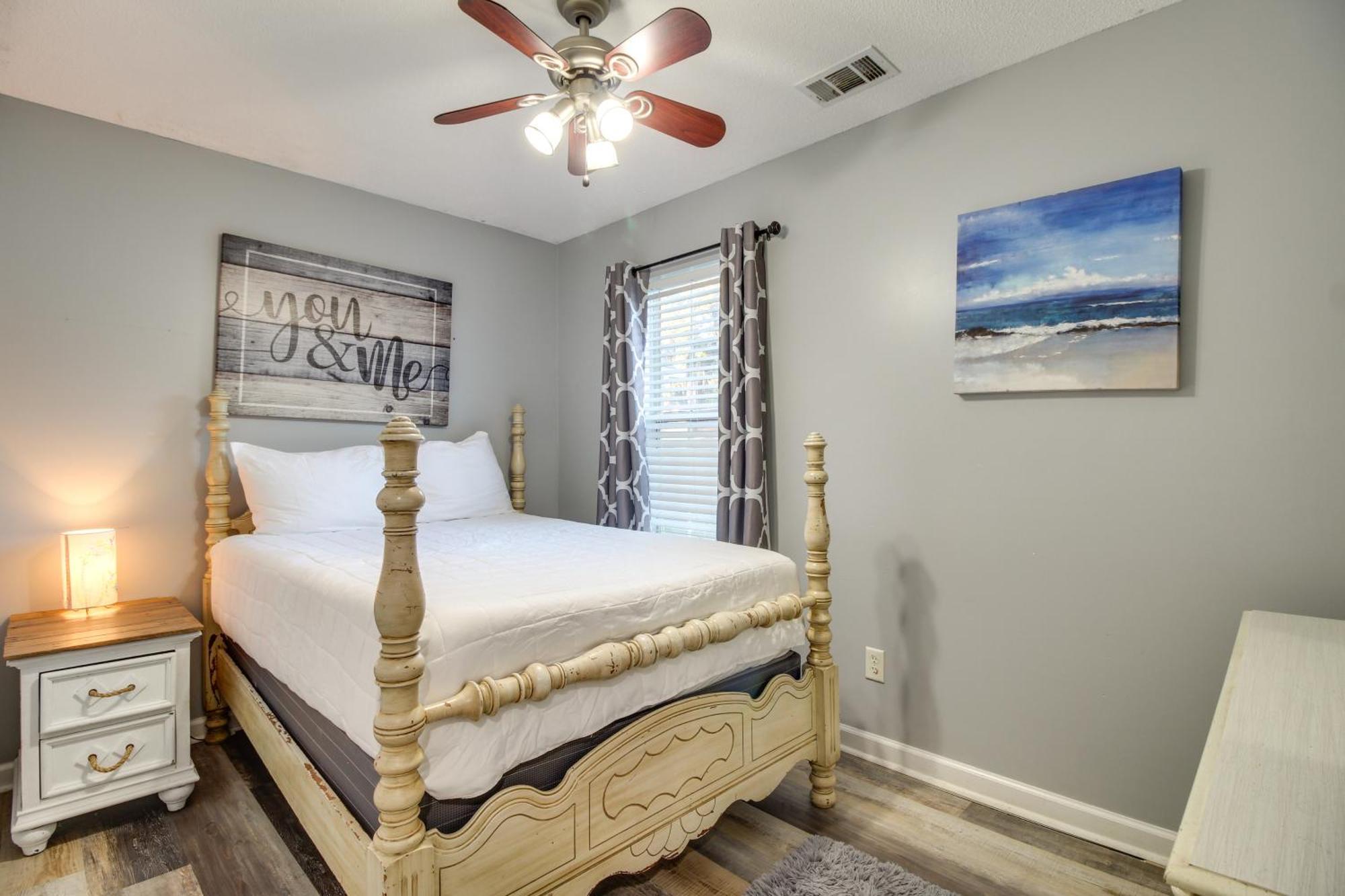 Apartment Inviting Vacation With Game Room!
