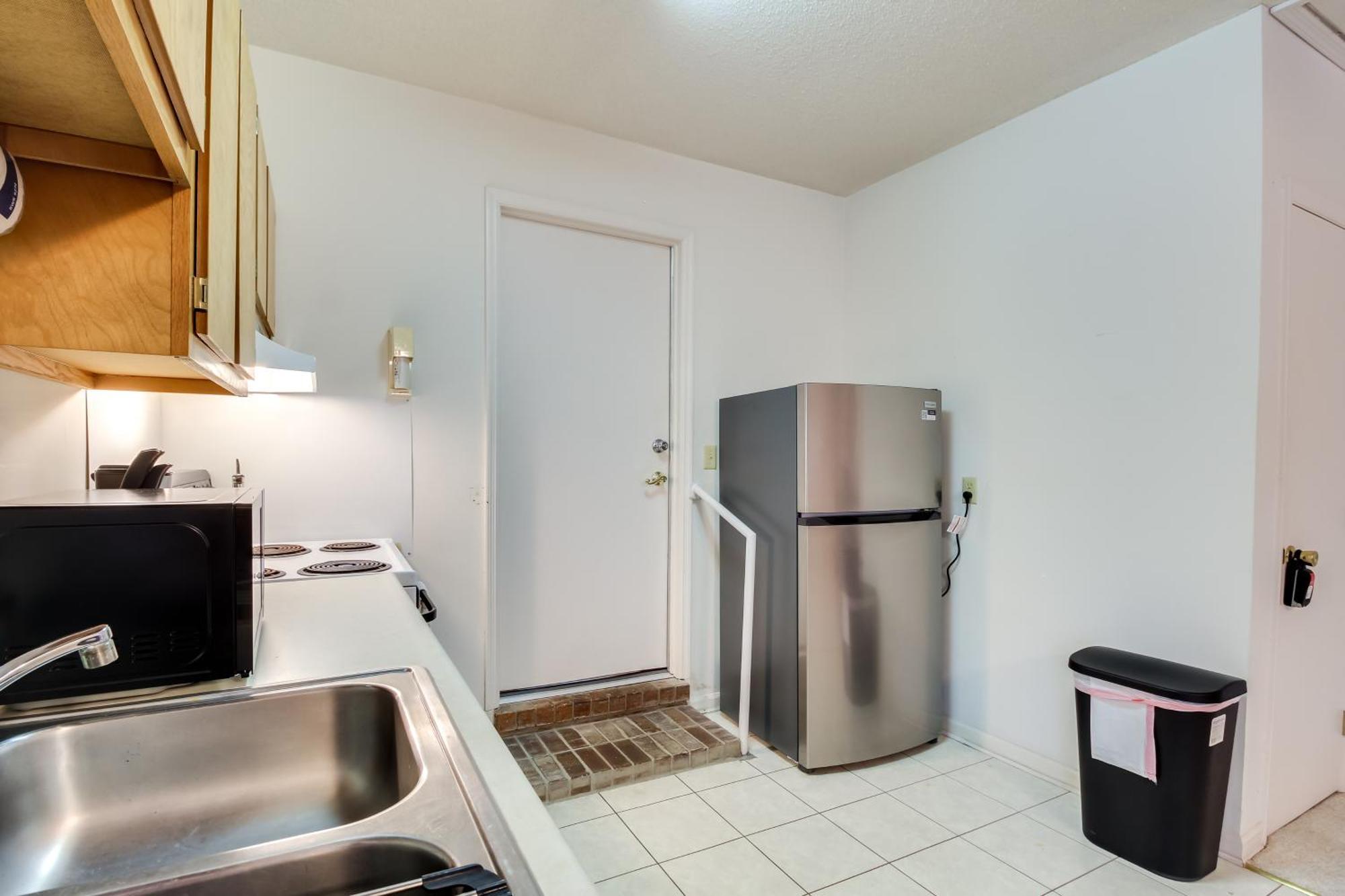 Cozy Studio About 10 Mi To Tybee Island! Apartment