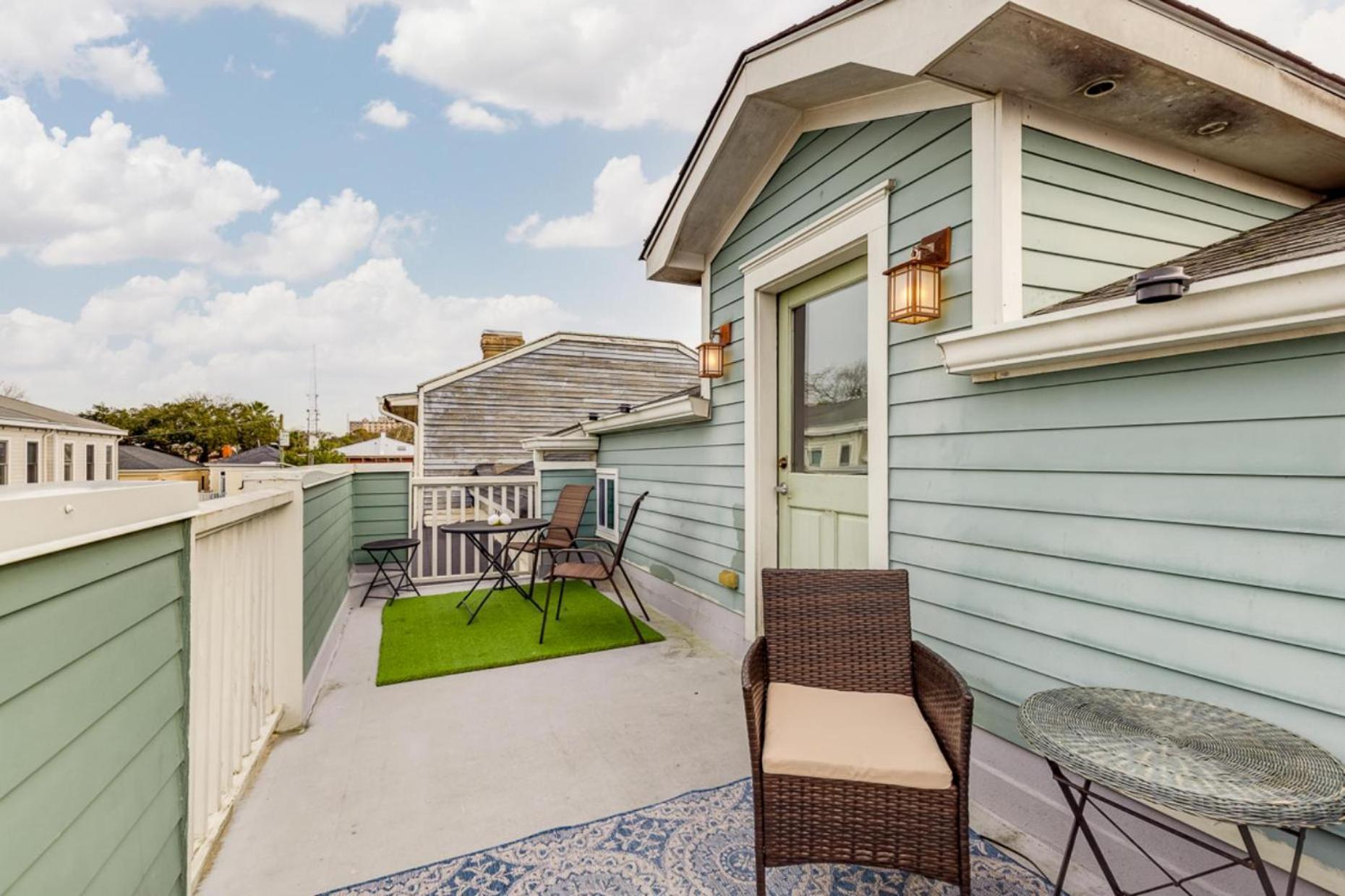 ☆historic Living•2 Separate Spaces•downtown•walk To Forsyth Park•private Patio/porch☆ * Savannah