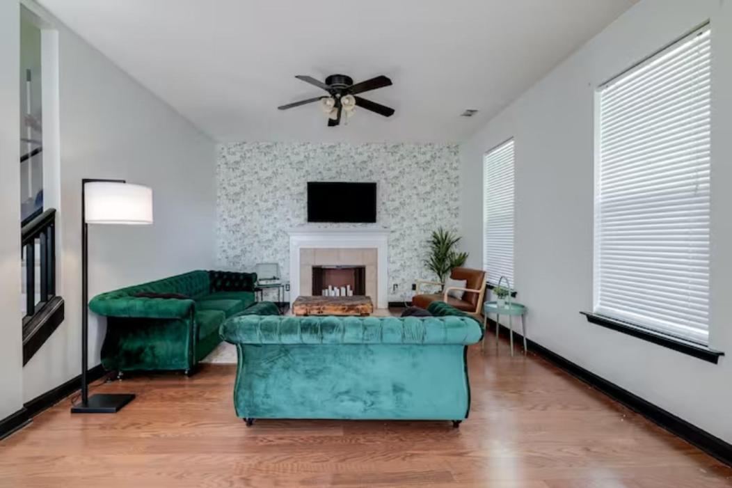 Tupelo Two Story - Near Savannah, I95, And Airport Holiday home *