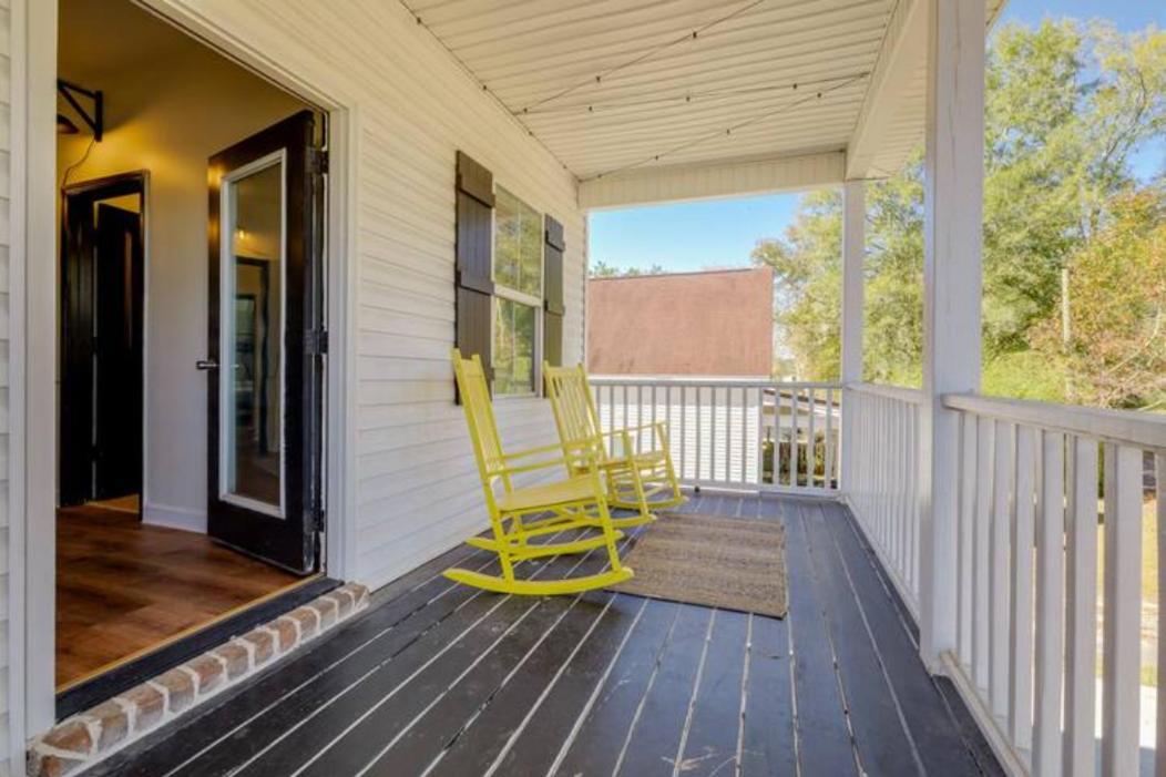 Honey, I'm Near - Seen On Hgtv Holiday home