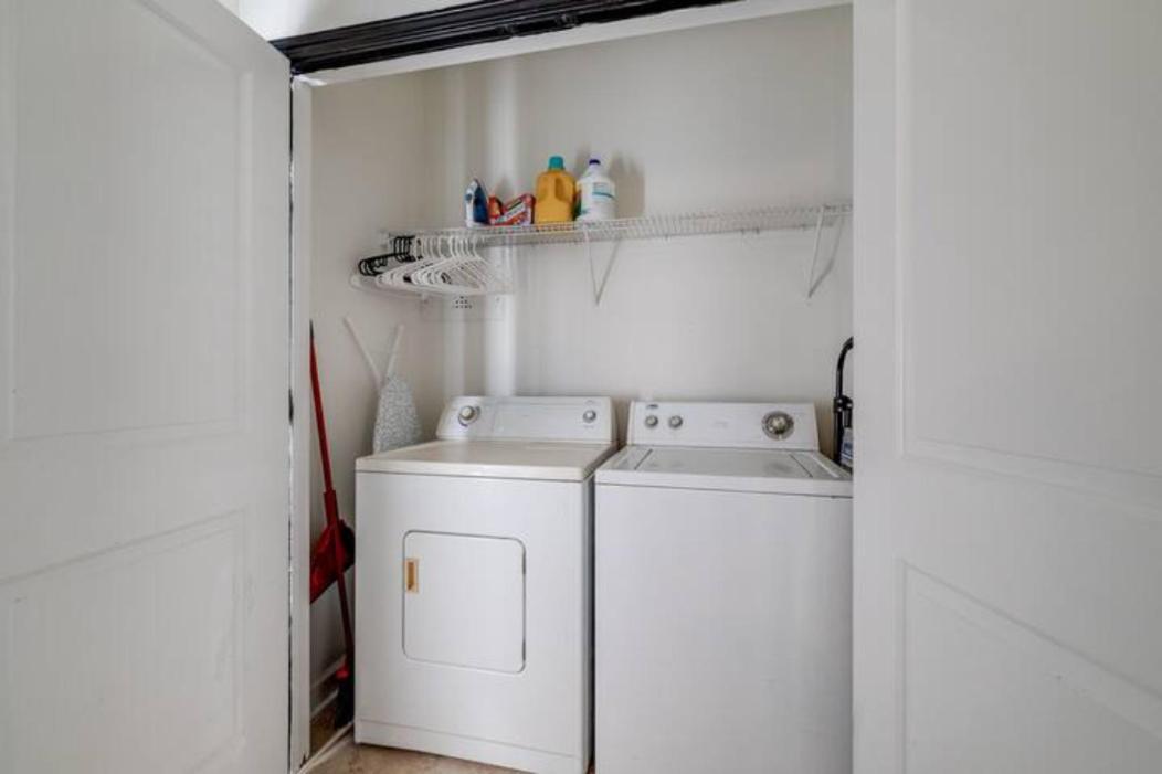 Honey, I'm Near - Seen On Hgtv Holiday home *