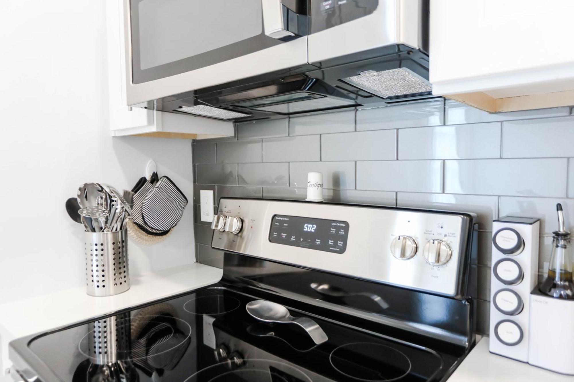 Oglethorpe Apartment *