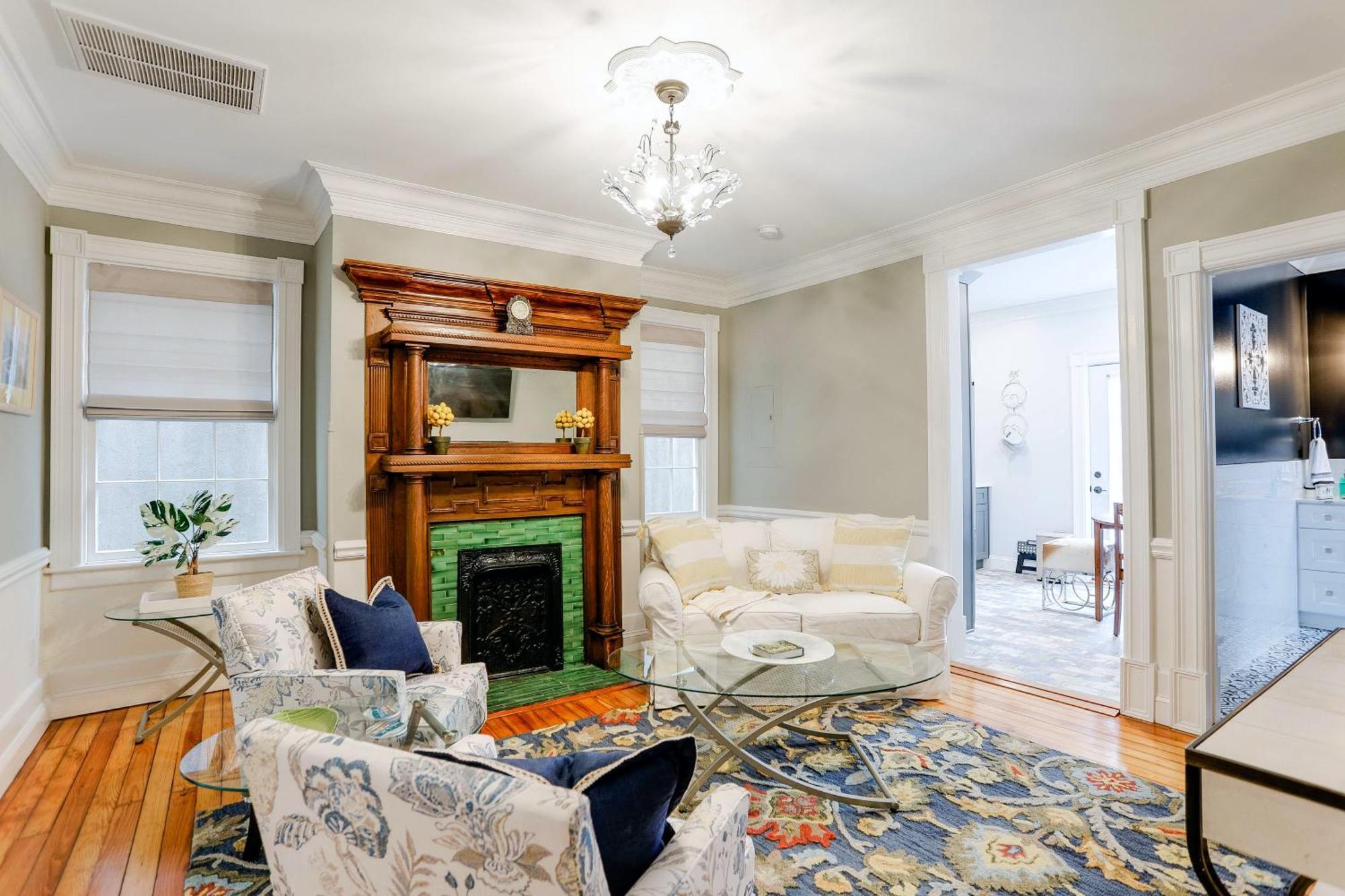 Oglethorpe Apartment *